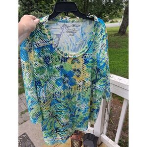 Onque Women's Top 2X Green Floral Mesh & Solid Underlay